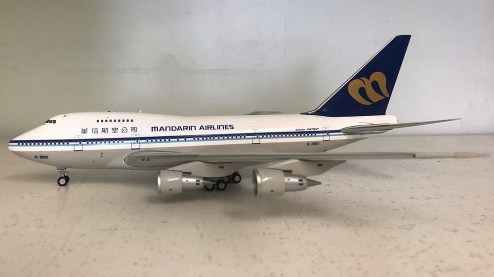 Boeing 747SP Mandarin Airlines, with stand | Modelsnavigator.com